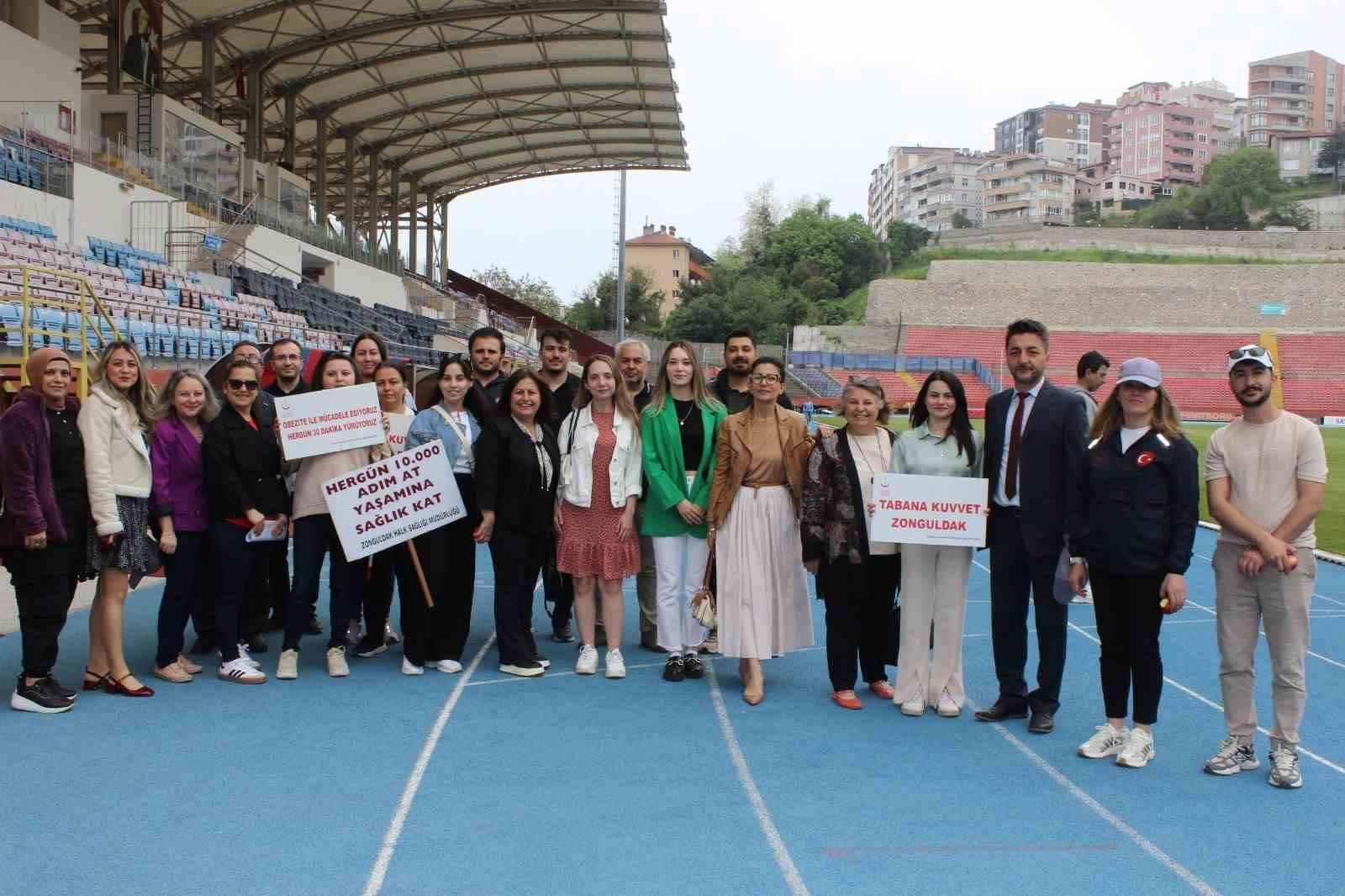 zonguldakta saglikli ve hareketli yasama merhaba yuruyusu duzenlendi N39eAjCC