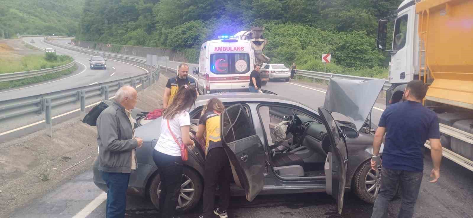 zonguldakta viraji alamayan arac kaza yapti 2 yarali QgSRblvA