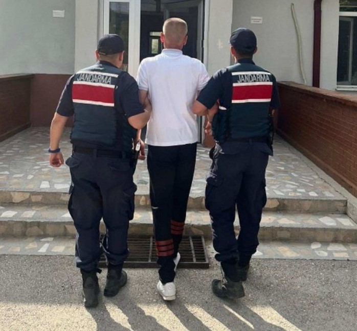 12 yil 5 ay kesinlesmis hapis cezasi bulunan sahis ormanlik alanda yakalandi vhNdg7m5