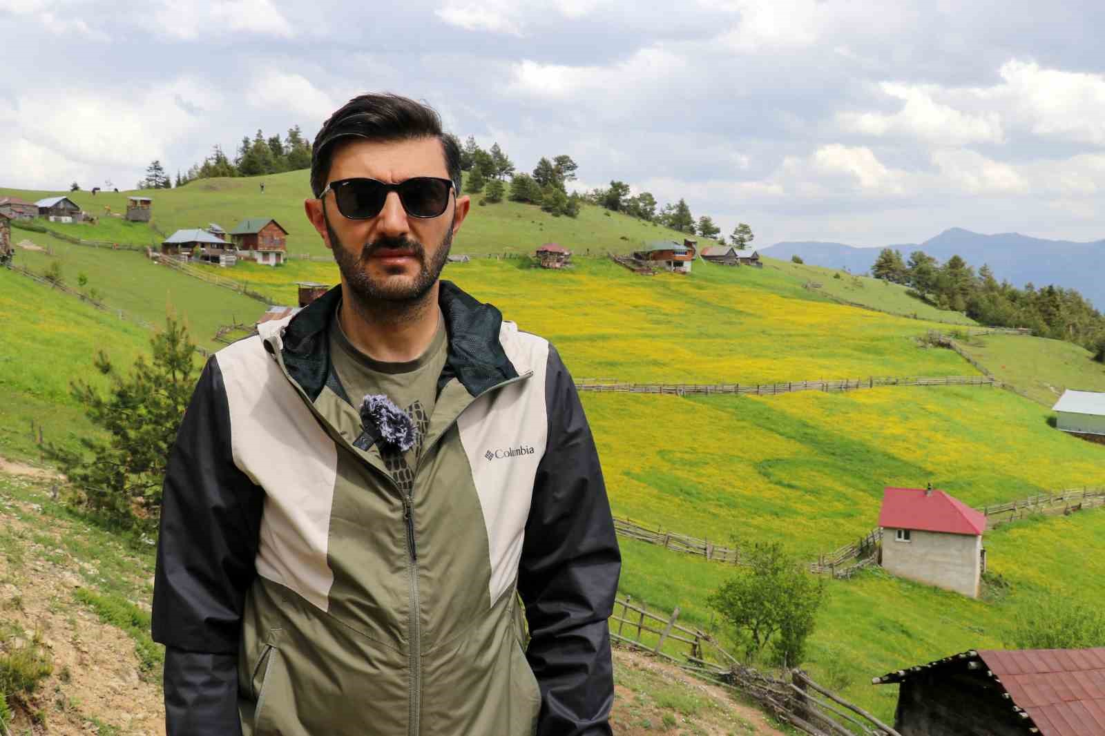 3 bin kilometreden gelip memleketini tanitiyor Li7yHQvl