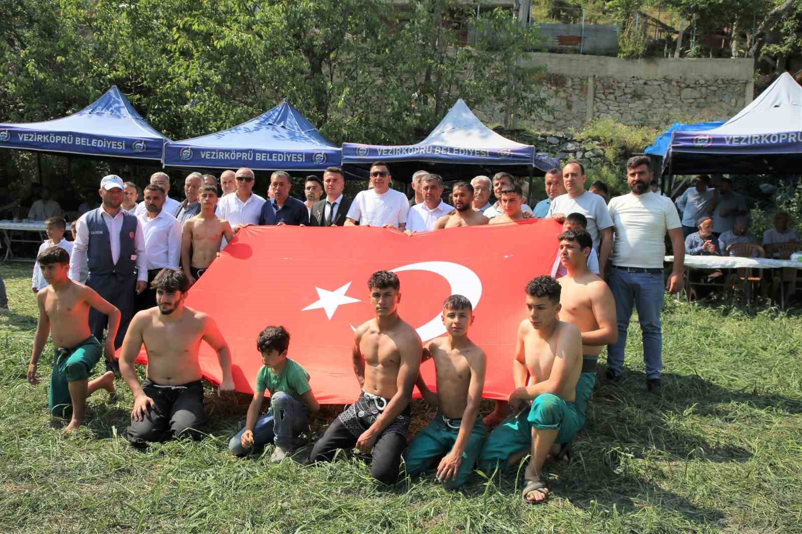 6 asirlik gelenek yasatildi dugun ve gures coskusu bir arada dKiaSdGL