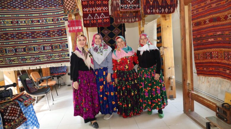 6 asirlik hali ve kilim dokumaciligi gelecege tasiniyor Q8VqKXvR