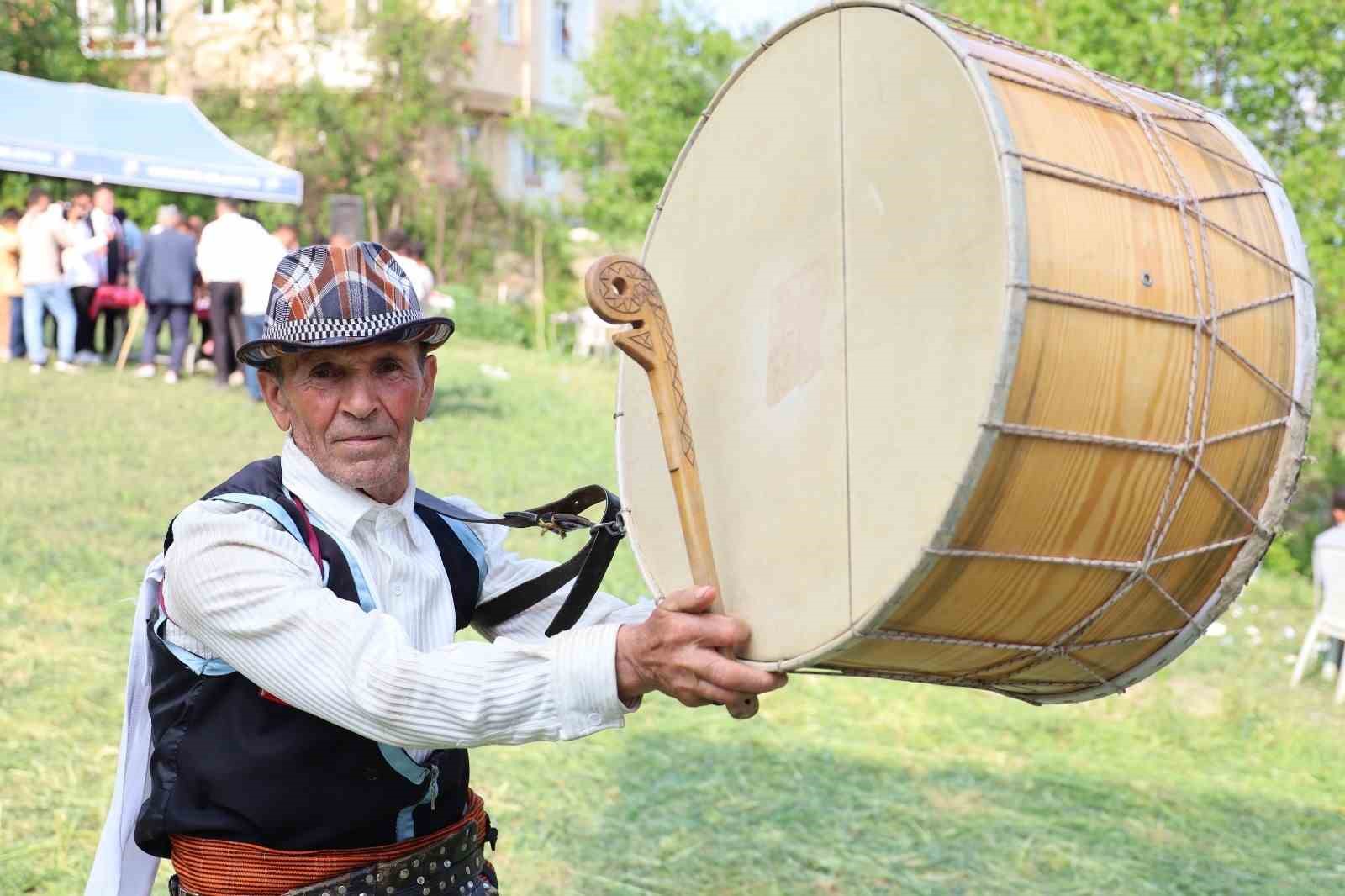 60 yildir davuluyla dugun ve gureslerin nesesi yagli gures davulsuz olmaz iSnXXfFN