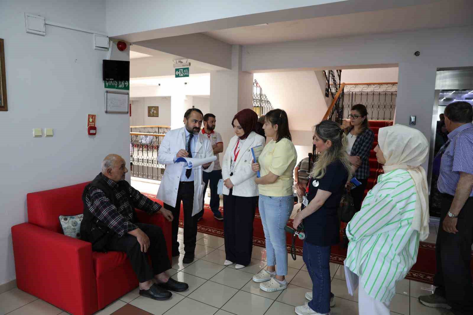 80 yas ustu ile yataga bagimli hastalari icin recete ve rapor kolayligi e5Wty7Ba