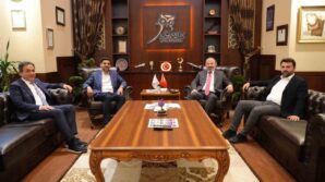 ak parti karabuk milletvekilleri ve il baskani rektor kirisik ile bir araya geldi FldWTwv4