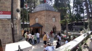 aksemseddin hazretleri turbesine bayram tatilinde yogun ilgi scKdYYPu