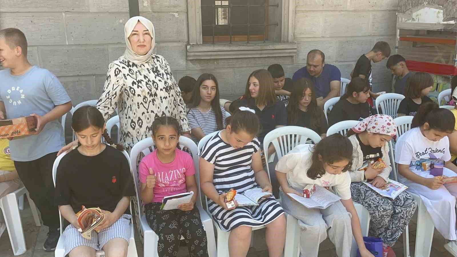 alapli ilce halkinin katilimiyla sessiz kitap okuma etkinligi duzenlendi 6V421aXN