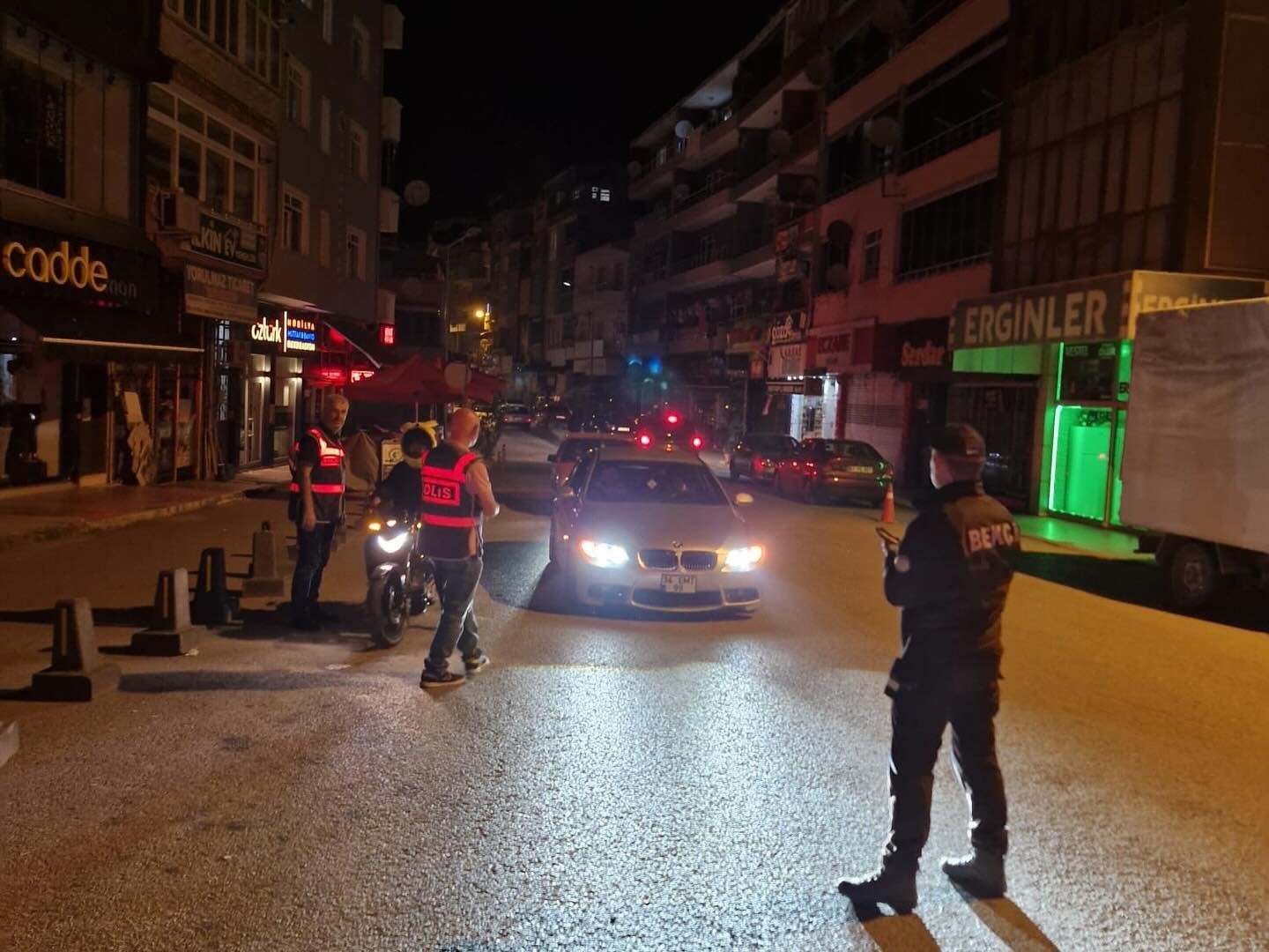 alaplida abarti egzoz ve motosiklet denetiminde 17 surucuye para cezasi 4VDOv76D