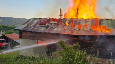 alevlere teslim olan ev kullanilmaz hale geldi 4W1YHavJ