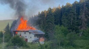 alevlere teslim olan ev kullanilmaz hale geldi JPsbfQUH