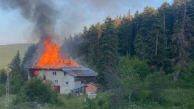 alevlere teslim olan ev kullanilmaz hale geldi JPsbfQUH