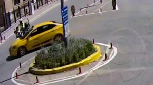 amasyada motosikletli polis ile ticari taksi carpisti kaza ani kamerada qHt8vtzl