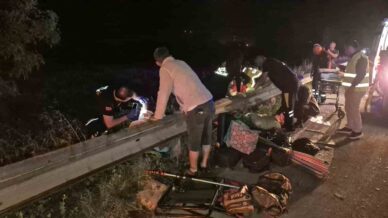 anadolu otoyolunda feci kaza tir minibuse arkadan carpti 7 yarali fNKlHQQY