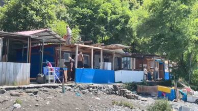 artvinin karadeniz kiyilarindaki kacak yapilar yikiliyor 7ZjaBbkH