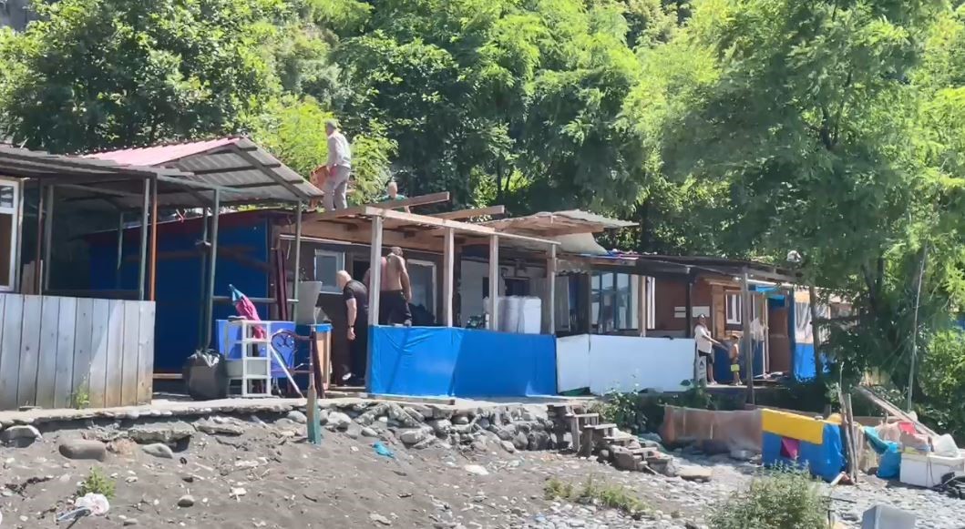artvinin karadeniz kiyilarindaki kacak yapilar yikiliyor 7ZjaBbkH