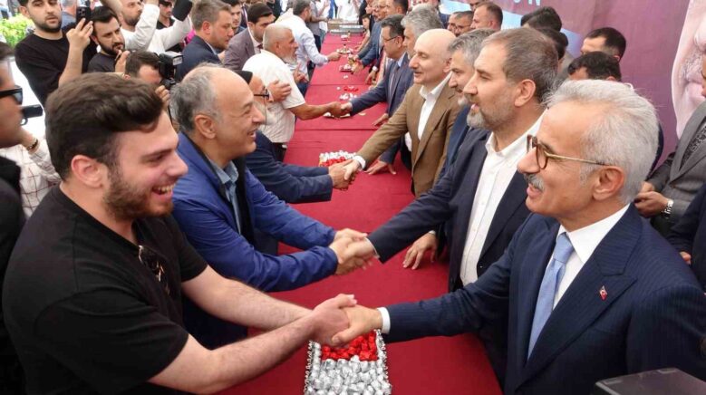 bakan uraloglu memleketi trabzonda bayramlasma programina katildi SStmXMKK