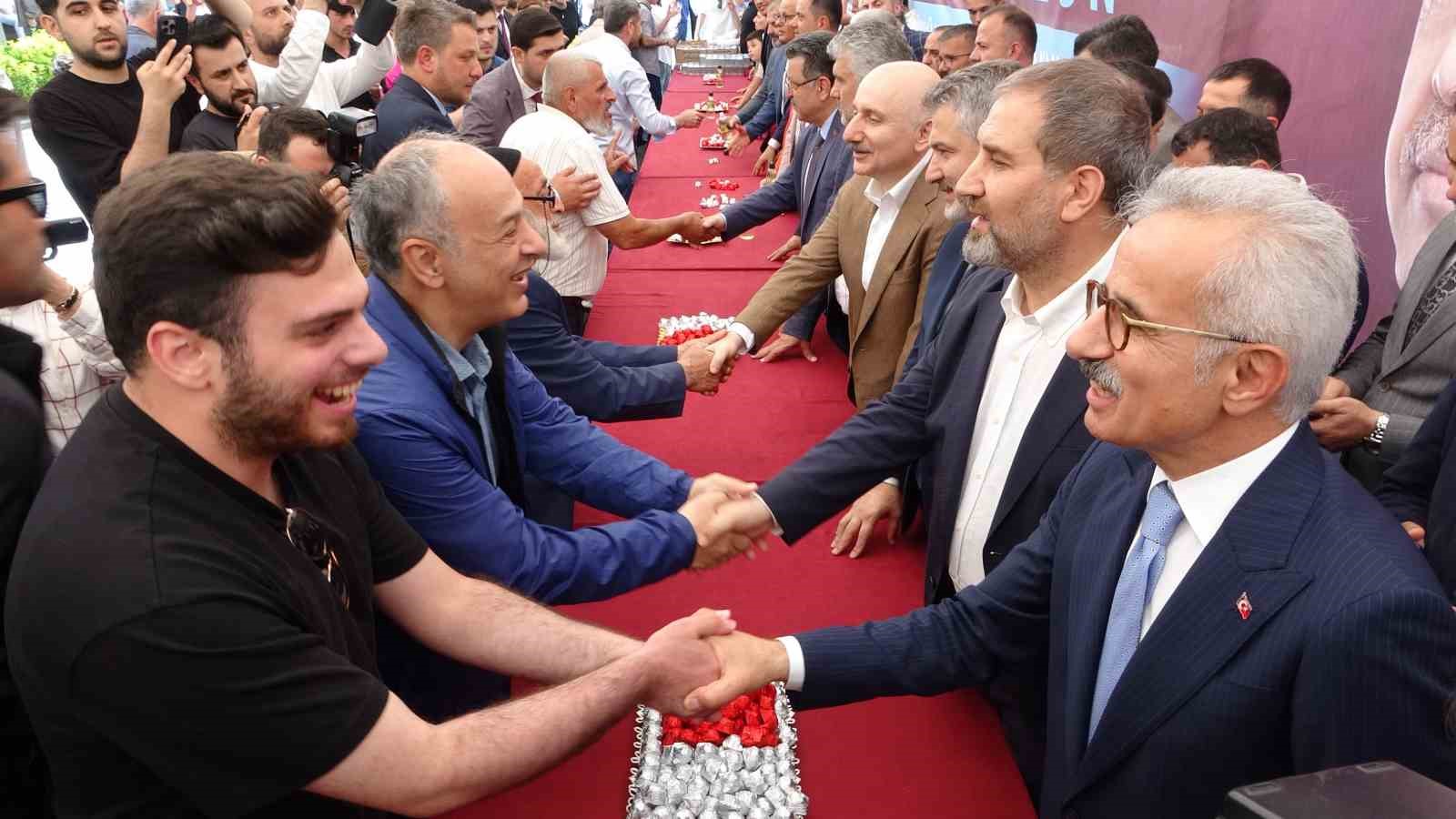 bakan uraloglu memleketi trabzonda bayramlasma programina katildi SStmXMKK