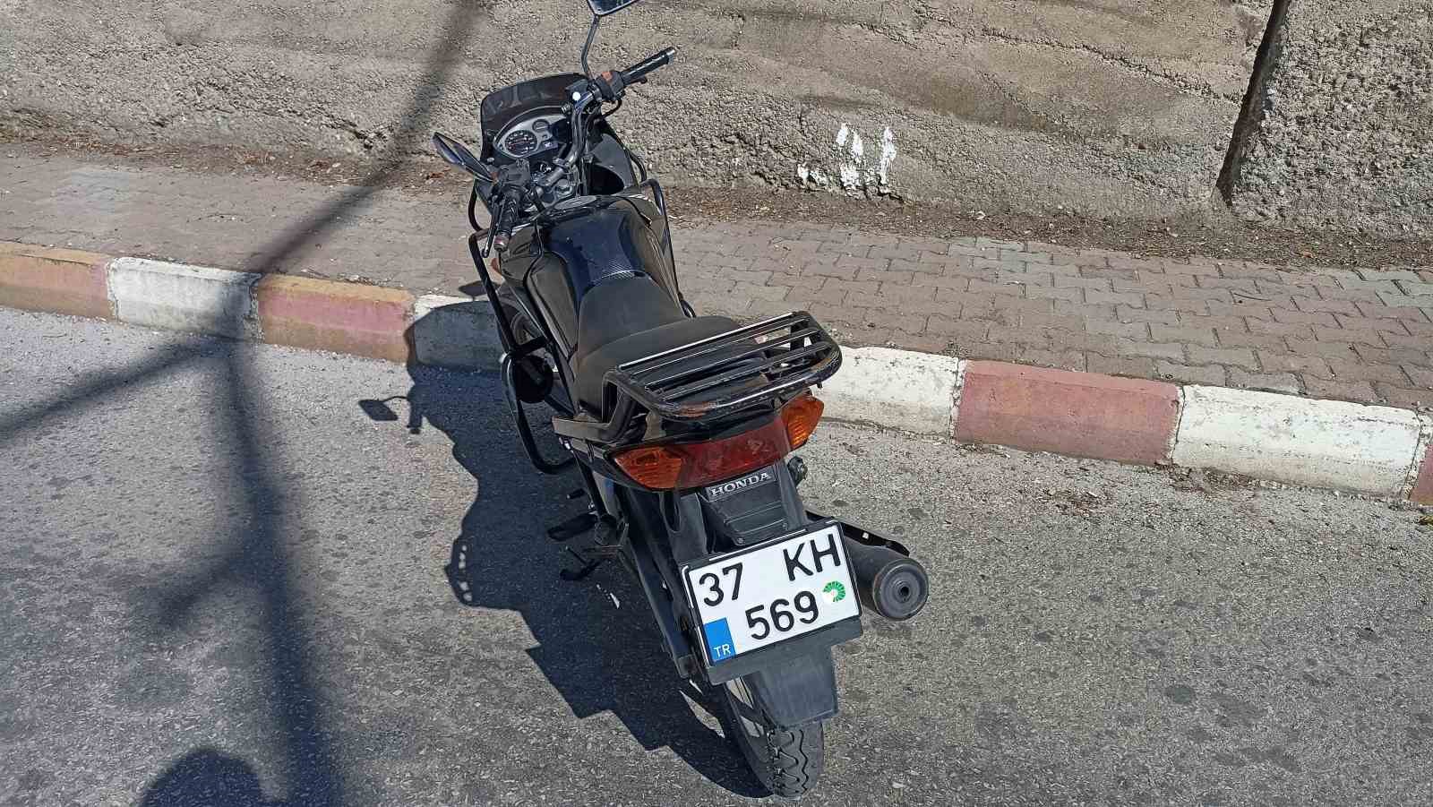 bariyerlere carpan motosiklet surucusu agir yaralandi w5qVdjne