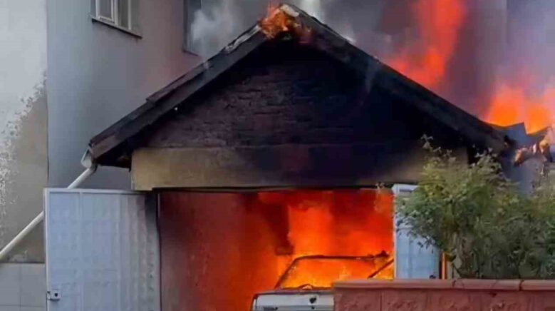 bartinda garaj ve icerisindeki otomobil alev alev yandi nrIthqfI