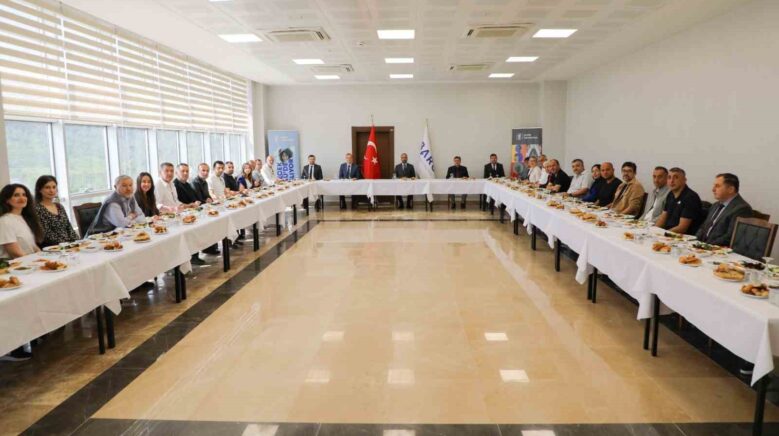 baru rektoru akkaya medya temcilcileriyel kahvaltida bulustu O71KXYTG