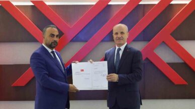 baru rektoru prof dr ahmet akkaya mazbatasini aldi WWnX1EP8