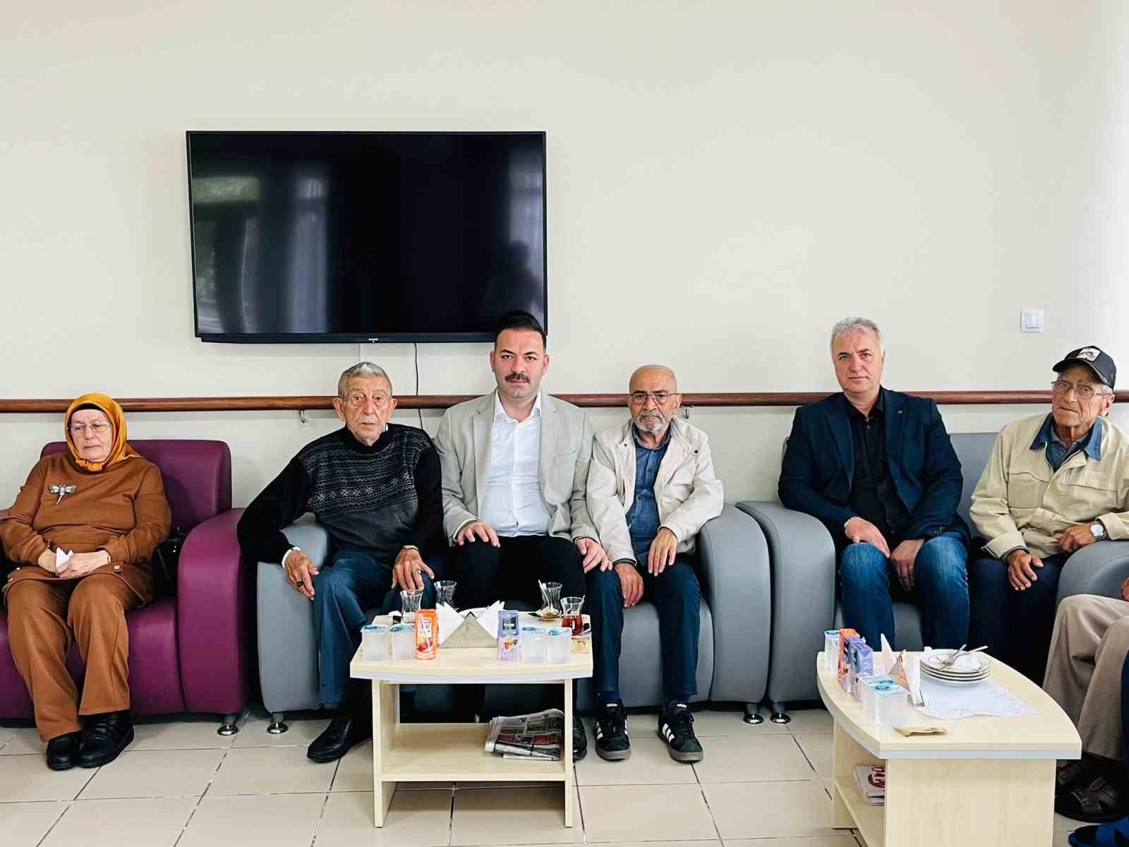 bayramda huzurevi sakinleri unutulmadi