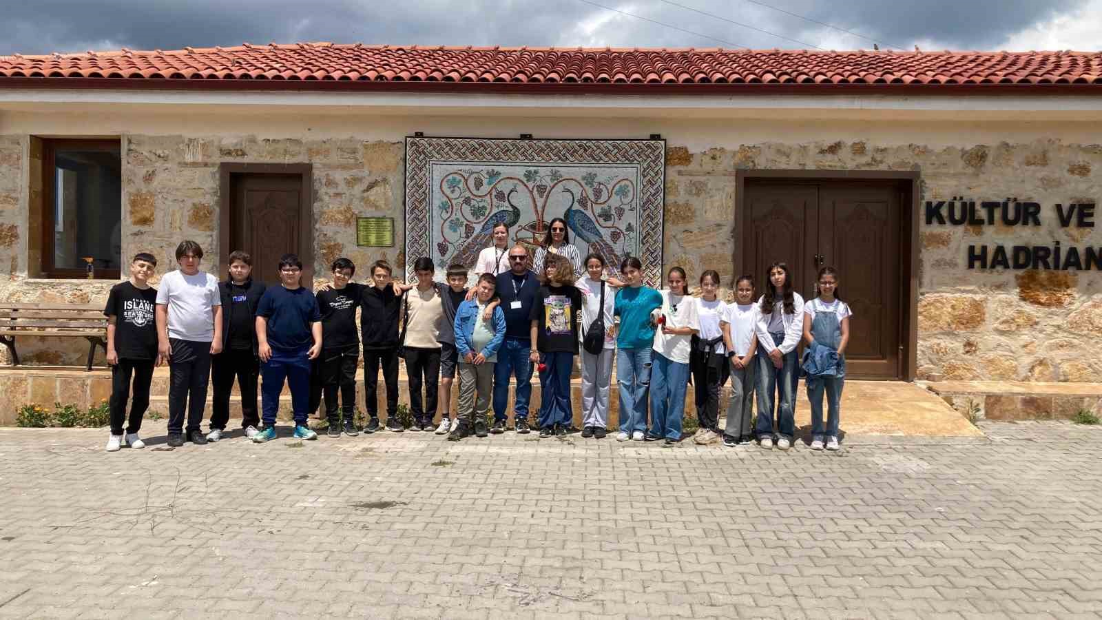 bilim merkezi ogrencileri hadrianopolisi gezdi 2WZYOYHl