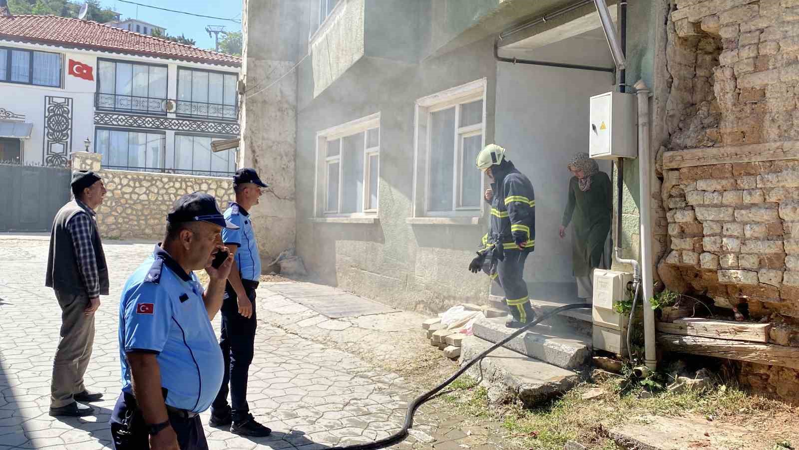 binanin bodrum katinda cikan yangin sonduruldu 1MqzIJrM