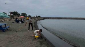 bogulma vakalarinin onune gecmek icin o bolgede sezon boyu denize girmek yasaklandi DFynhO1A