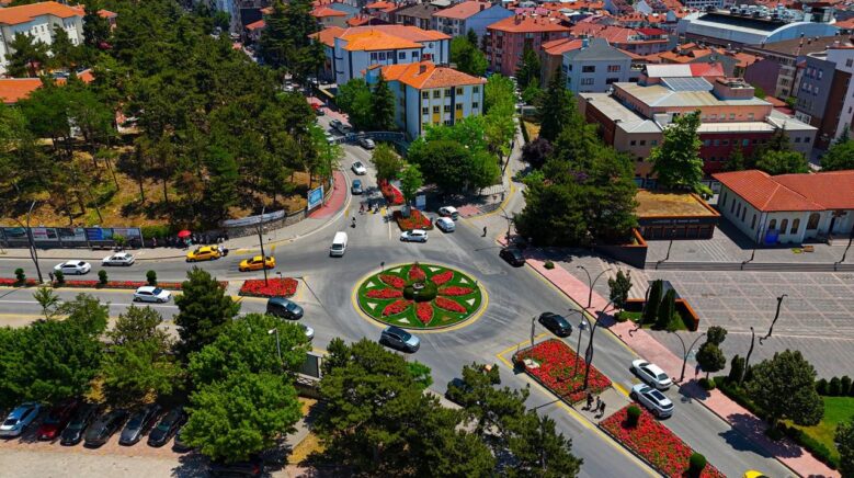 bolu belediyesi sehri gul bahcesine donusturdu 561 bin gul ekildi REegijGr