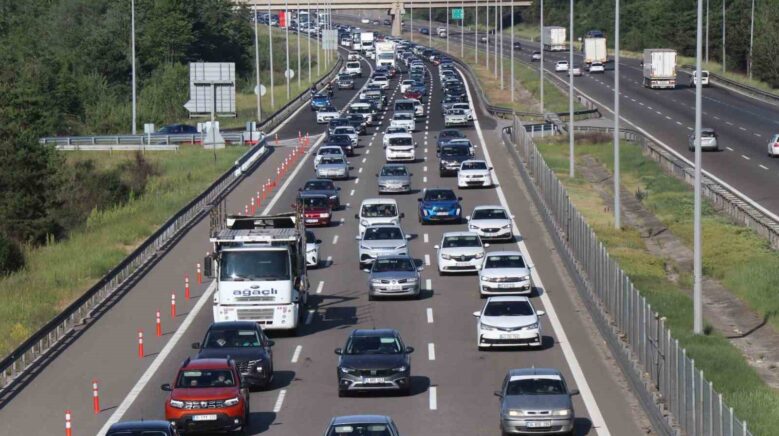 bolu gecisinde yogun trafik VXUZFVZ9