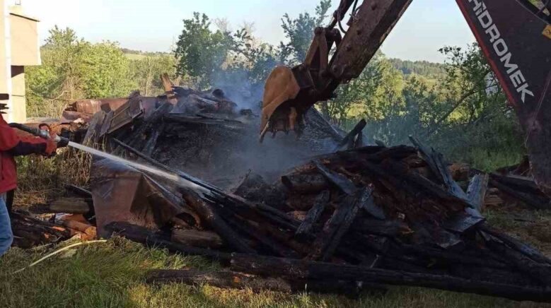 boluda ahsap samanlik kule dondu JwHqWMPn