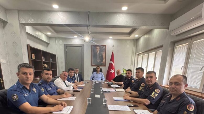 caycumada ilk kez yapilacak olan yks sinavi icin toplandilar bgQDK6GZ