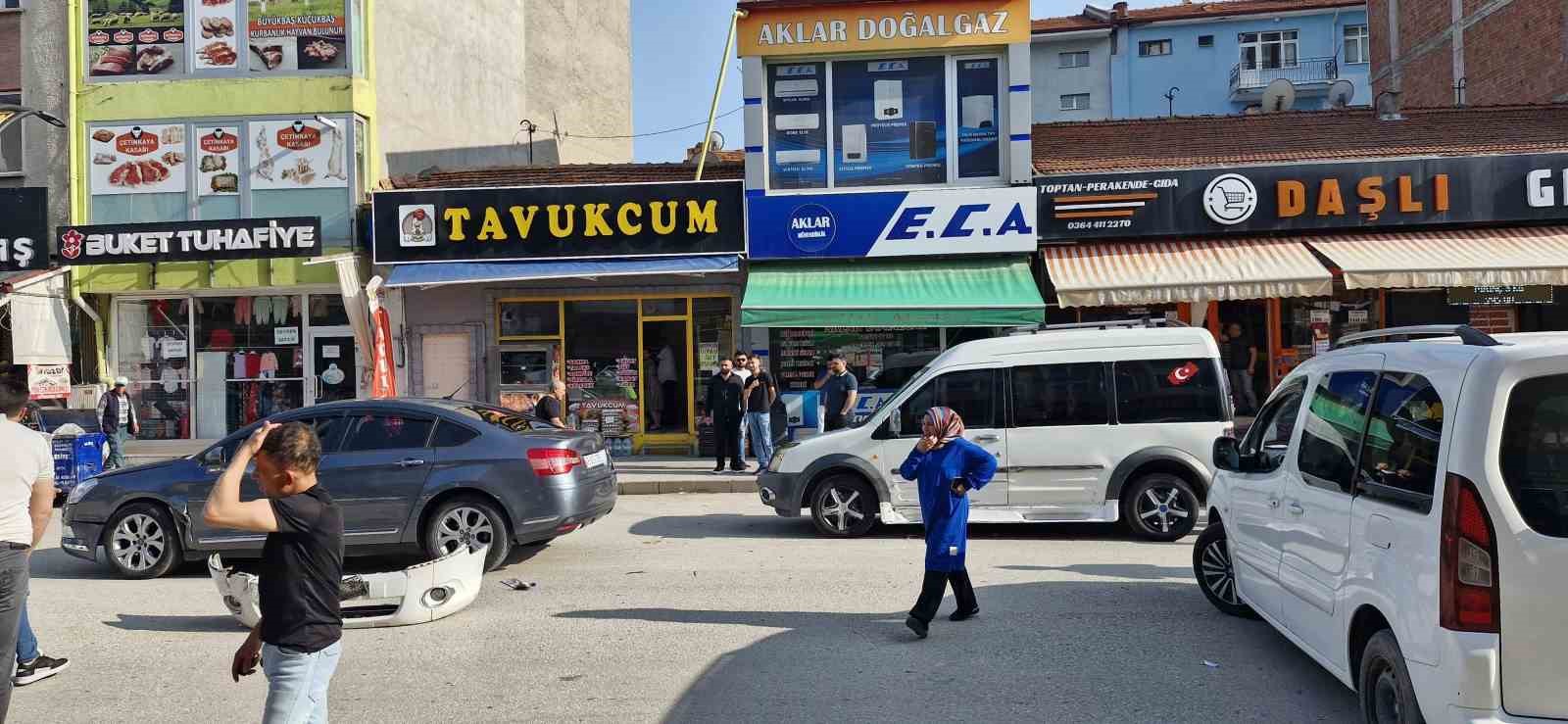 corumda 3 aracin karistigi kaza kamerada 29Cf5jMO