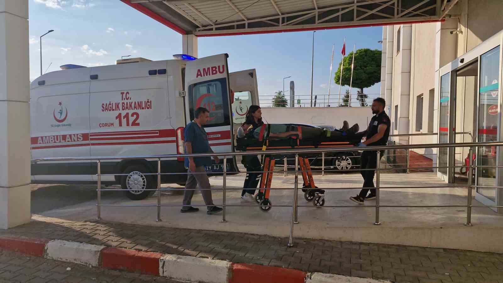 corumda iki arac kafa kafaya carpisti 4 yarali 5KgKpBUg