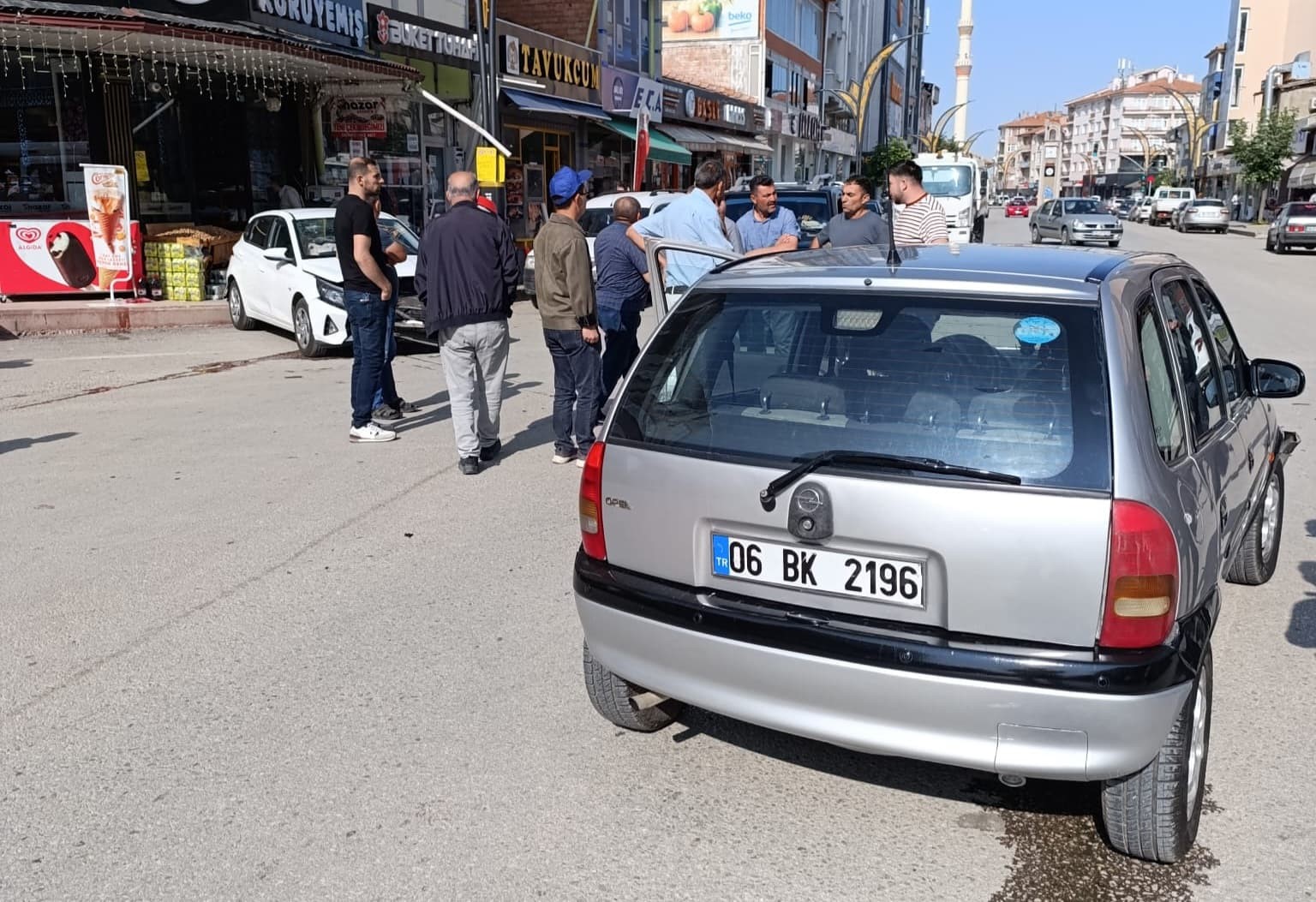 corumda iki otomobil kafa kafaya carpisti 3 yarali QLpFB9q7