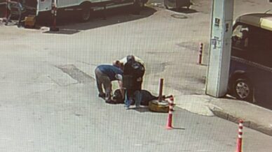 dubaya takilip duserek yaralanan kadin kamerada a7Fl4tt6