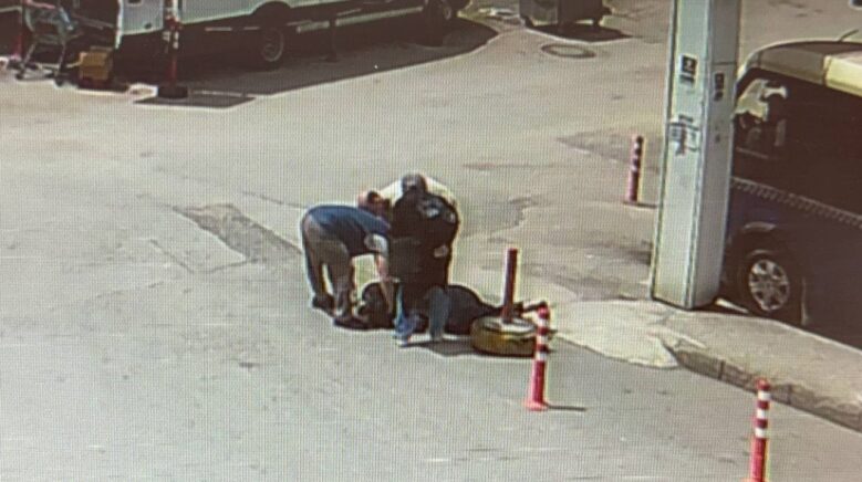 dubaya takilip duserek yaralanan kadin kamerada a7Fl4tt6