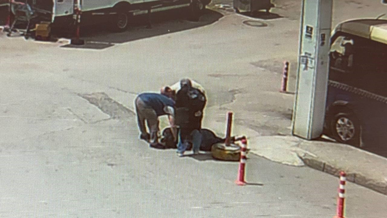 dubaya takilip duserek yaralanan kadin kamerada a7Fl4tt6