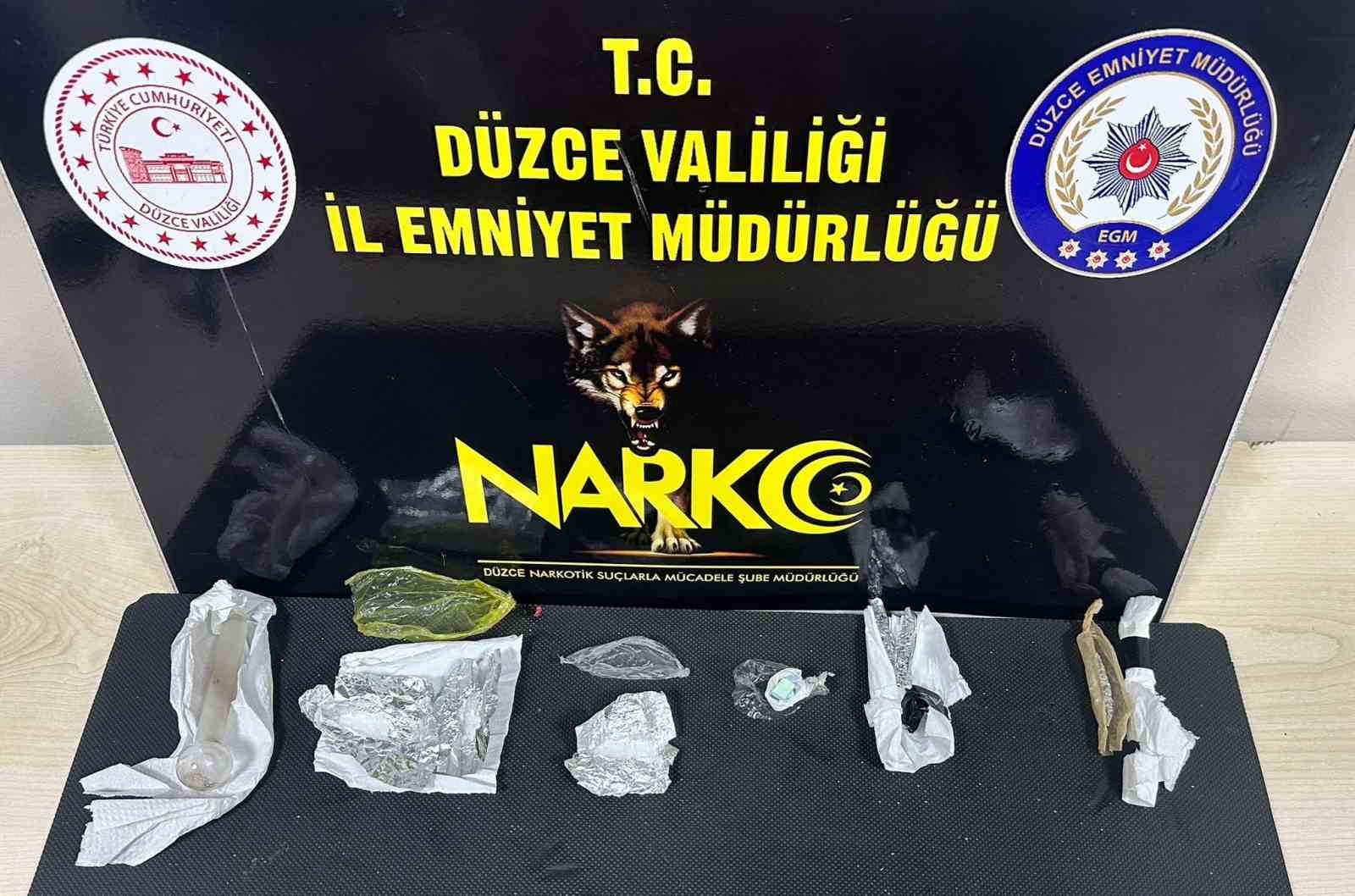 duzcede polisten uyusturucu operasyonu KbDSOwWW