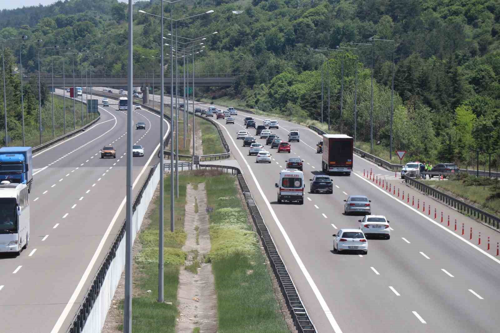erkenden yola cikan tatilciler bolu gecisinde akici yogunluk olusturuyor 9ybCqP6u