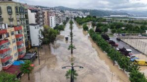 ersoy karadeniz sahil yolu baraj gorevi gordu trabzonda sehir seli olustu mGyzUqtf