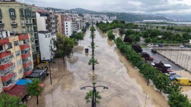 ersoy karadeniz sahil yolu baraj gorevi gordu trabzonda sehir seli olustu mGyzUqtf
