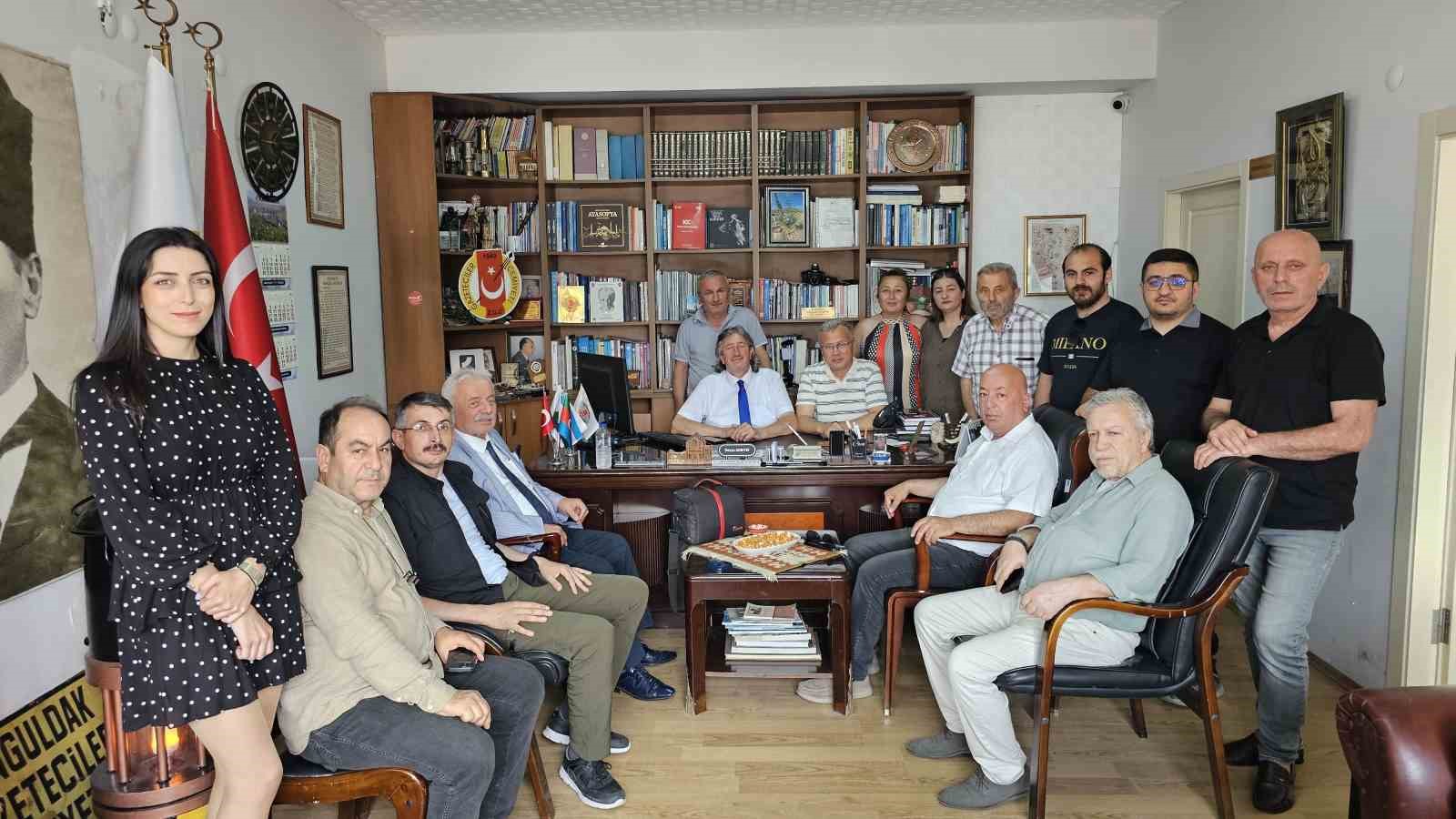 gazeteciler bayramda bulustu BpbHHna7