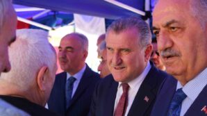 genclik ve spor bakani osman askin bak rizede bayramlasma torenine katildi Z5Yee9fR