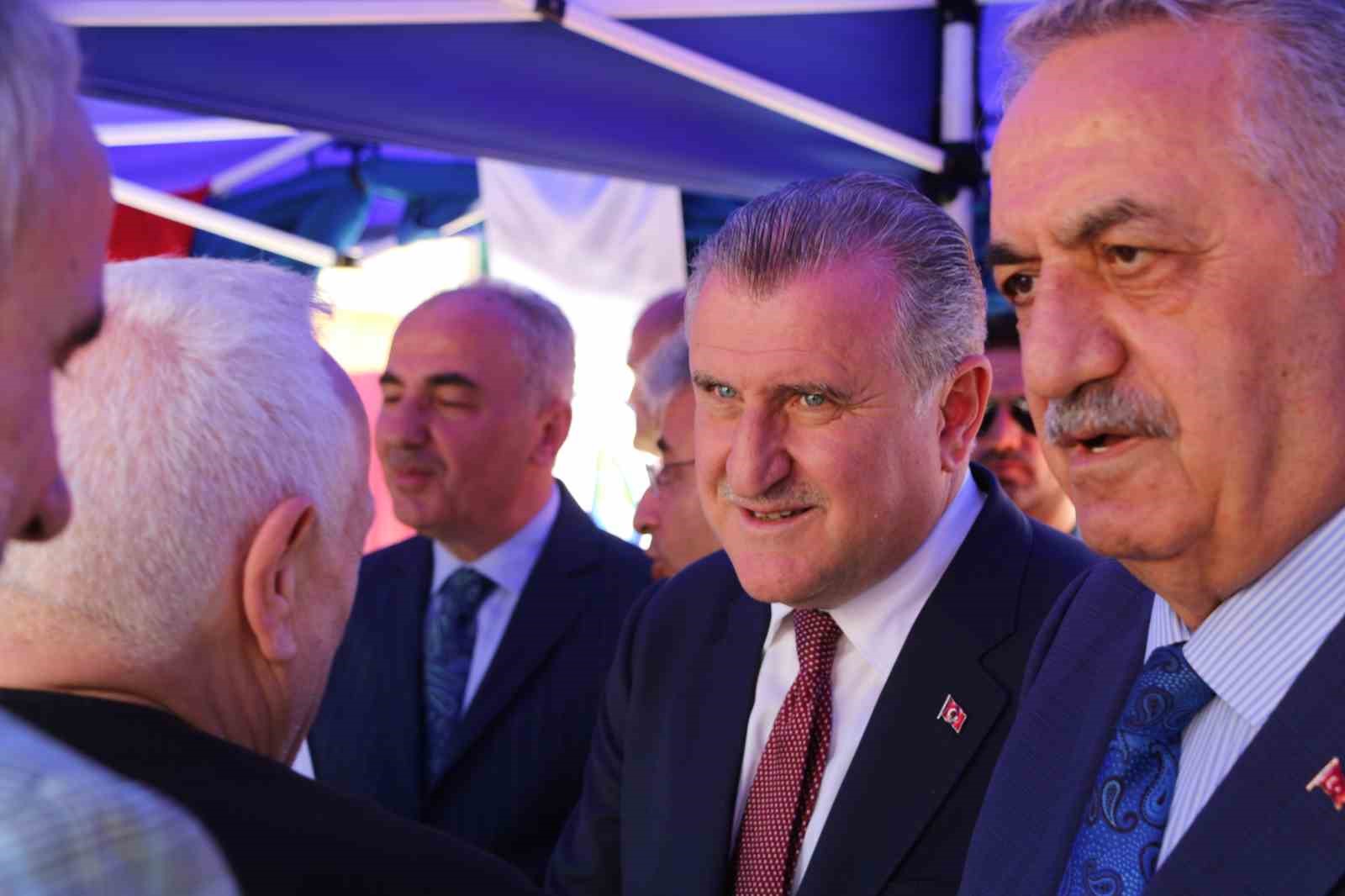 genclik ve spor bakani osman askin bak rizede bayramlasma torenine katildi Z5Yee9fR