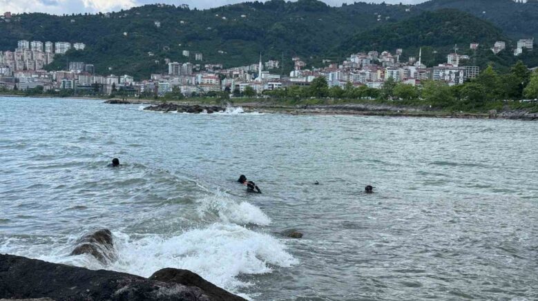 giresunda denizde akintiya kapilan cocugu arama calismalari suruyor yv3dZpRf