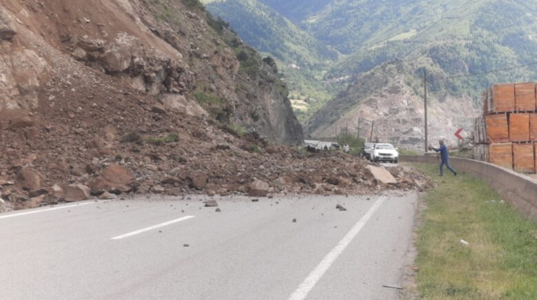 gumushanede heyelan y3FEWeBt