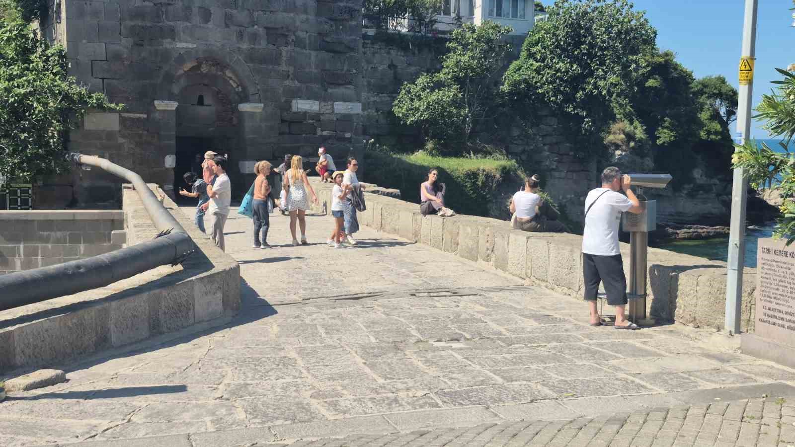 her gun nufusunun 3 kati turisti agirlamaya hazirlaniyor 2DyguLy7