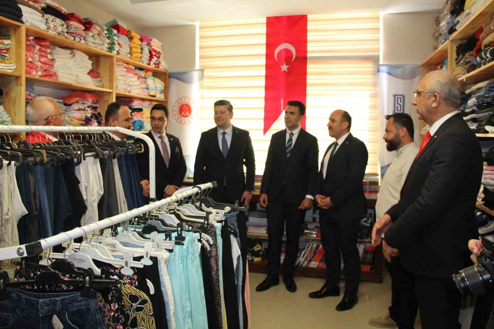 ineboluda denetimli serbestlik yukumluleri ve aileleri icin sosyal market acildi nL8lkYms